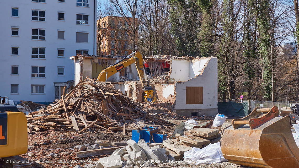 16.03.2023 - Die Crux der schwarzen Aluschindeln